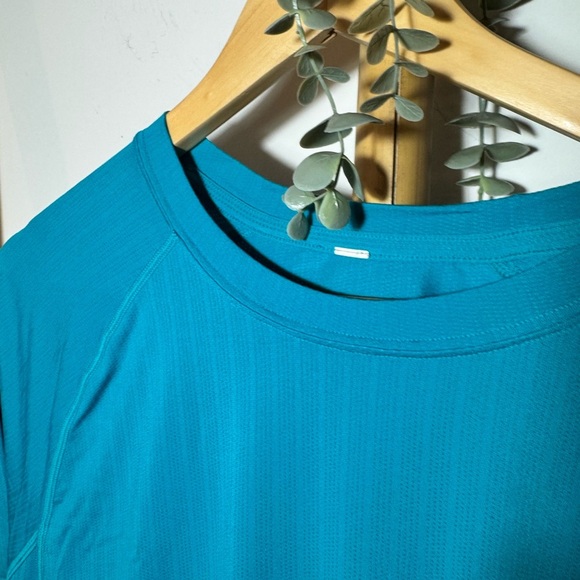 Men’s Lululemon Shirt - Picture 2 of 5